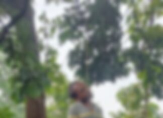 पेड़ पर लटकते मिली ग्रामीण की लाश, इलाके में फैली सनसनी।