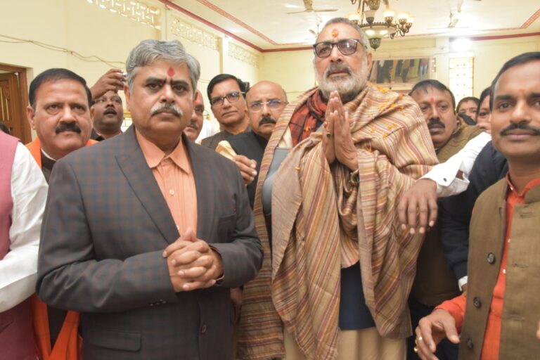 बालकोनगर श्री राम मंदिर में केंद्रीय मंत्री गिरिराज सिंह ने किया पूजा अर्चना