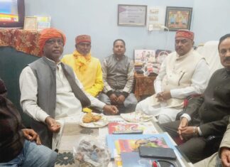 लोकसभा चुनाव के मद्देनजर सक्रीय हुए भाजपा नेता देवेंद्र पांडेय लगातार कर रहे हैं जनसंपर्क
