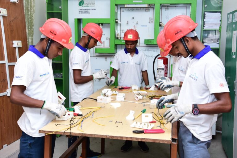 बालको के विभिन्न पहल के माध्यम से युवा बन रहे है स्वावलंबी