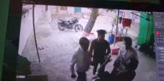 गाड़ी की चाबी के लिए सनके श्रम मंत्री के भाई, घर में घुसकर महिला की कर दी पिटाई… देखिए वीडियो….